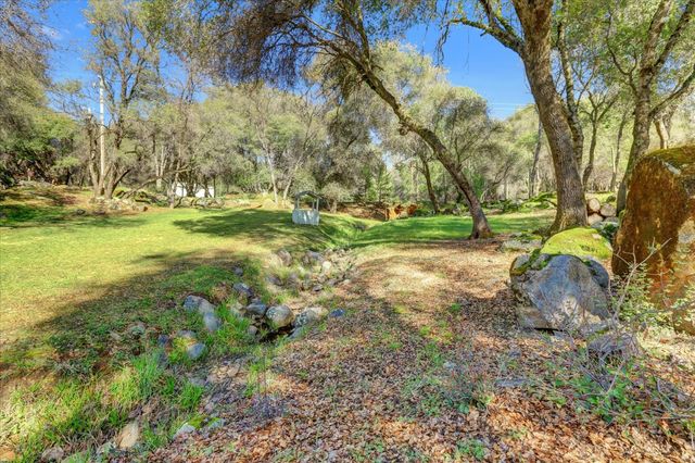 15900 Dry Creek Ln, Grass Valley, CA 95949