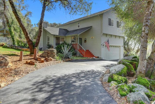 15900 Dry Creek Ln, Grass Valley, CA 95949