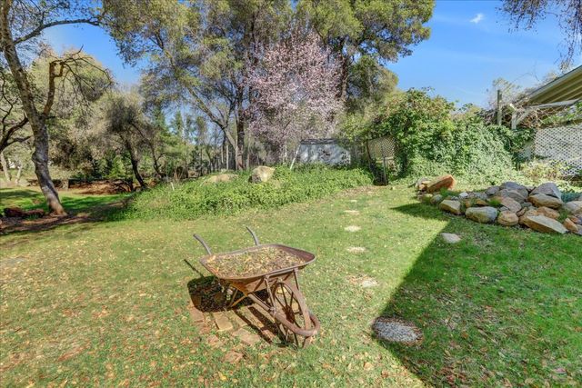 15900 Dry Creek Ln, Grass Valley, CA 95949