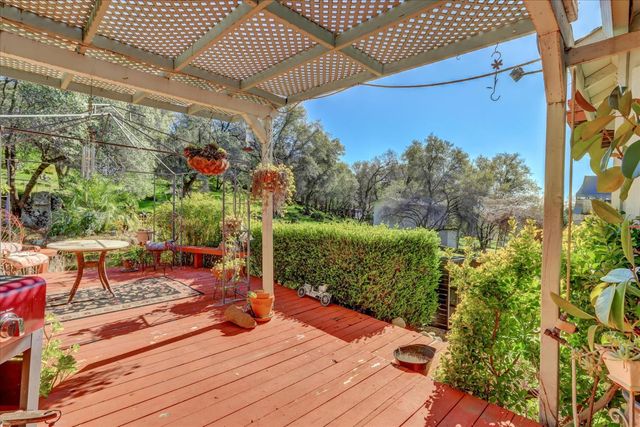 15900 Dry Creek Ln, Grass Valley, CA 95949