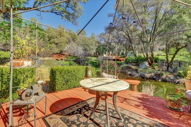 15900 Dry Creek Ln, Grass Valley, CA 95949