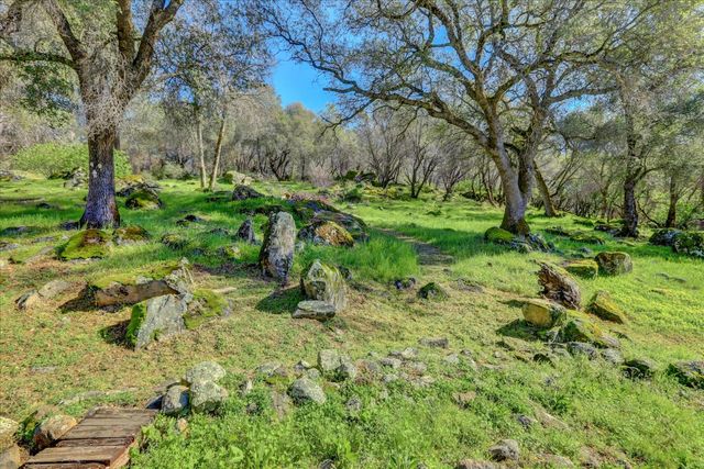 15900 Dry Creek Ln, Grass Valley, CA 95949