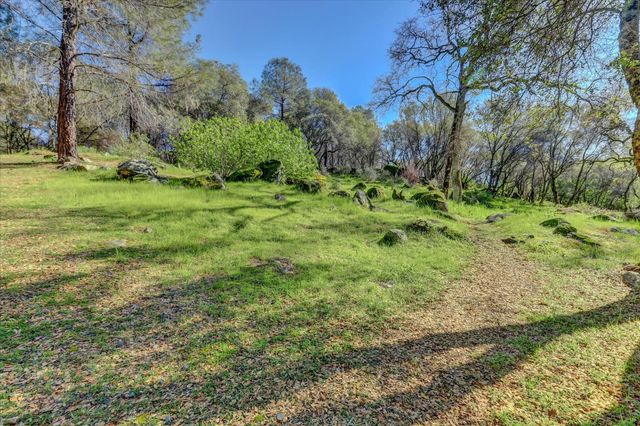 15900 Dry Creek Ln, Grass Valley, CA 95949