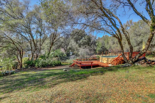 15900 Dry Creek Ln, Grass Valley, CA 95949