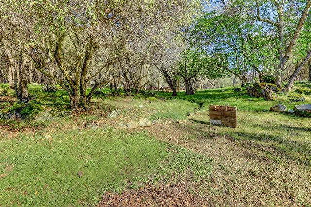15900 Dry Creek Ln, Grass Valley, CA 95949