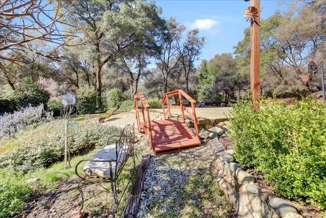 15900 Dry Creek Ln, Grass Valley, CA 95949