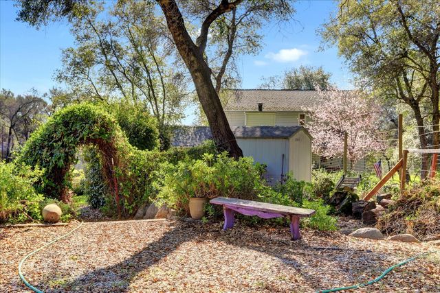 15900 Dry Creek Ln, Grass Valley, CA 95949