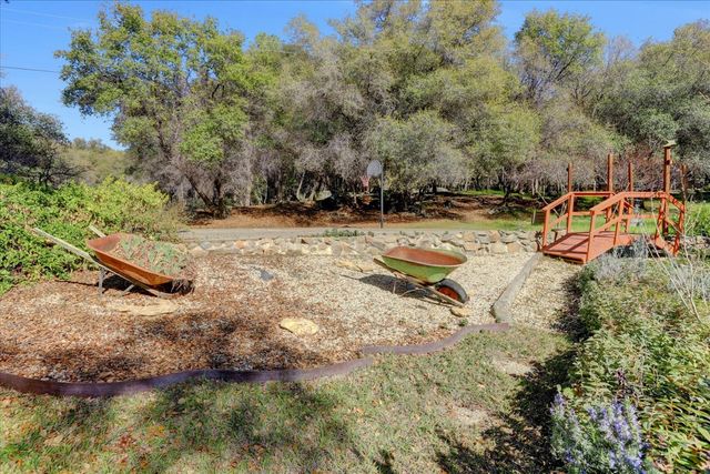 15900 Dry Creek Ln, Grass Valley, CA 95949