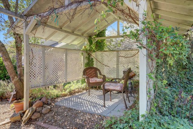 15900 Dry Creek Ln, Grass Valley, CA 95949