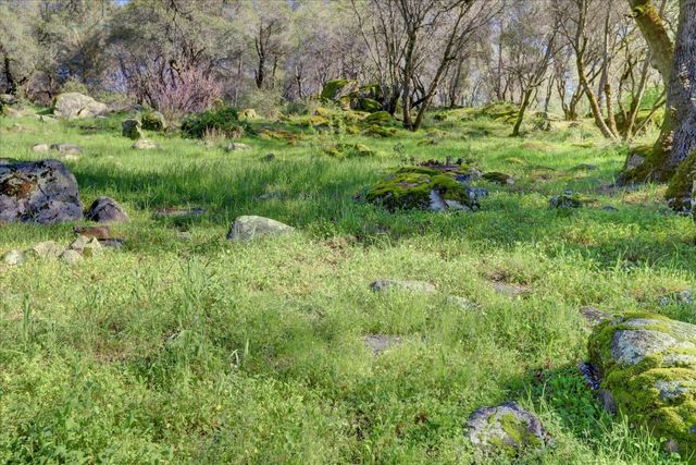 15900 Dry Creek Ln, Grass Valley, CA 95949
