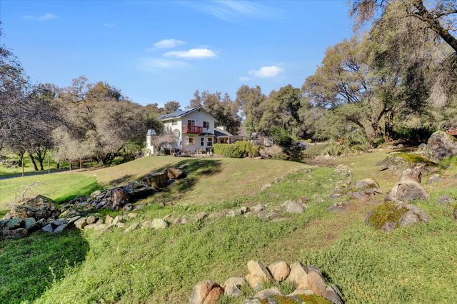 15900 Dry Creek Ln, Grass Valley, CA 95949