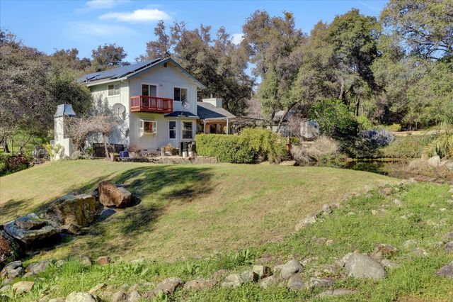 15900 Dry Creek Ln, Grass Valley, CA 95949