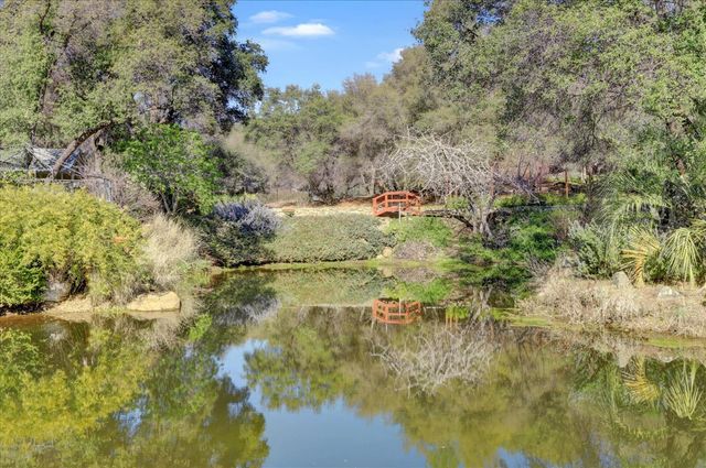 15900 Dry Creek Ln, Grass Valley, CA 95949