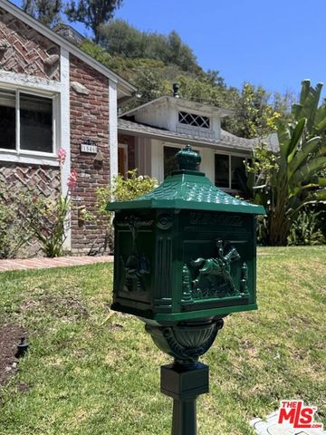 1546 San Ysidro Drive, Beverly Hills, CA 90210