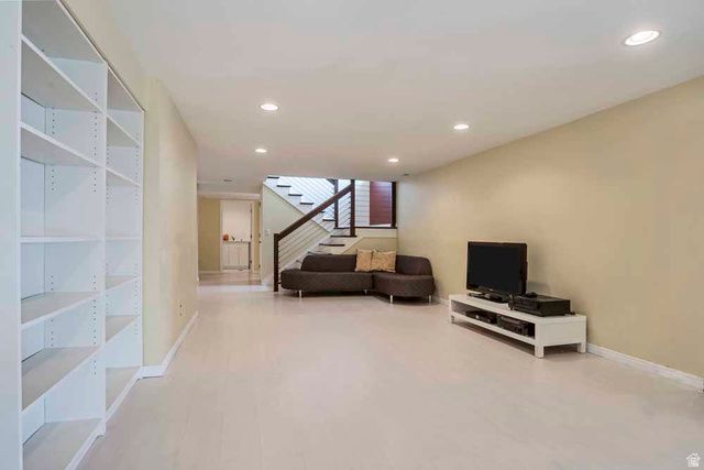 1232 E CHANDLER CIR, Salt Lake City, UT 84103