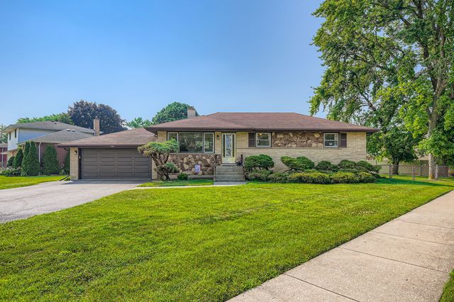 5549 W 83rd Place, Burbank, IL 60459