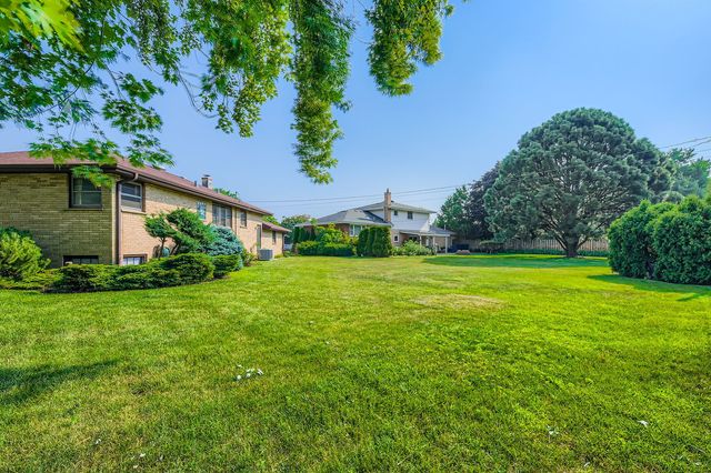 5549 W 83rd Place, Burbank, IL 60459