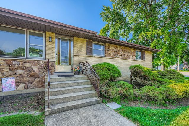 5549 W 83rd Place, Burbank, IL 60459