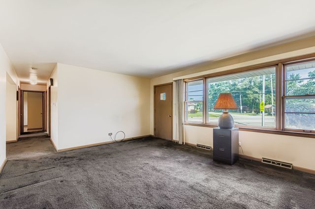 5549 W 83rd Place, Burbank, IL 60459