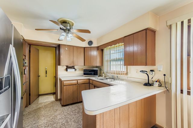 5549 W 83rd Place, Burbank, IL 60459