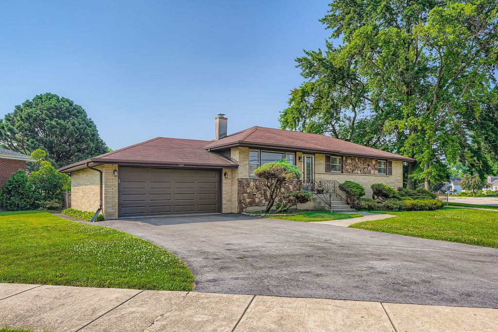 5549 W 83rd Place, Burbank, IL 60459