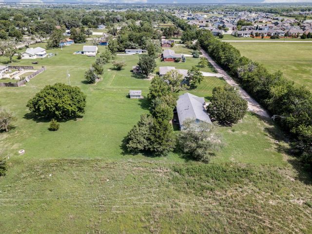 2415 S Herrington, Wichita, KS 67210