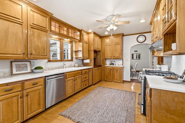 1350 Blue Ridge BOULEVARD, Elm Grove, WI 53122