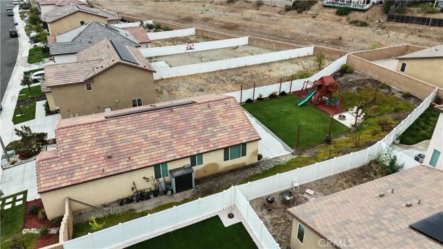 2416 Powell Dr, Rialto, CA 92377