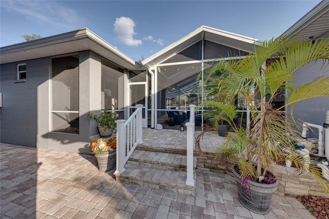 6810 LUANA LANE, Seffner, FL 33584