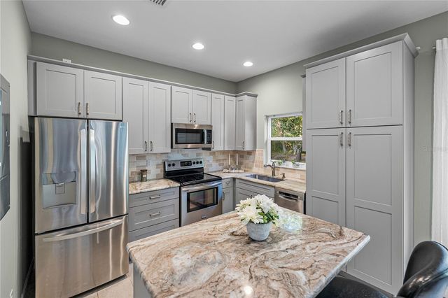 6810 LUANA LANE, Seffner, FL 33584