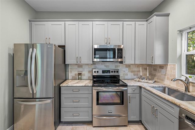 6810 LUANA LANE, Seffner, FL 33584