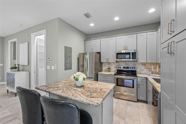 6810 LUANA LANE, Seffner, FL 33584