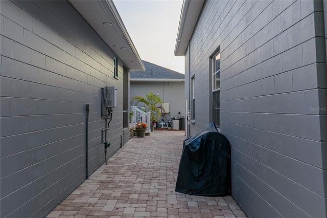 6810 LUANA LANE, Seffner, FL 33584