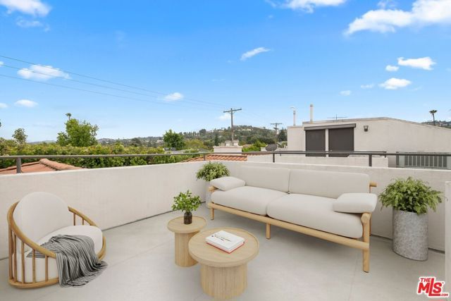 14100 Dickens Street 2, Sherman Oaks, CA 91423