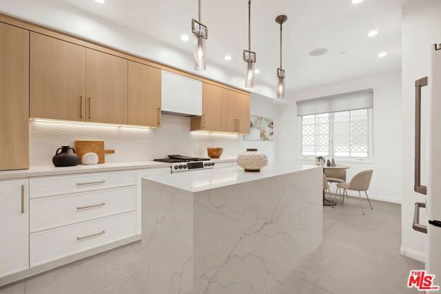 14100 Dickens Street 2, Sherman Oaks, CA 91423