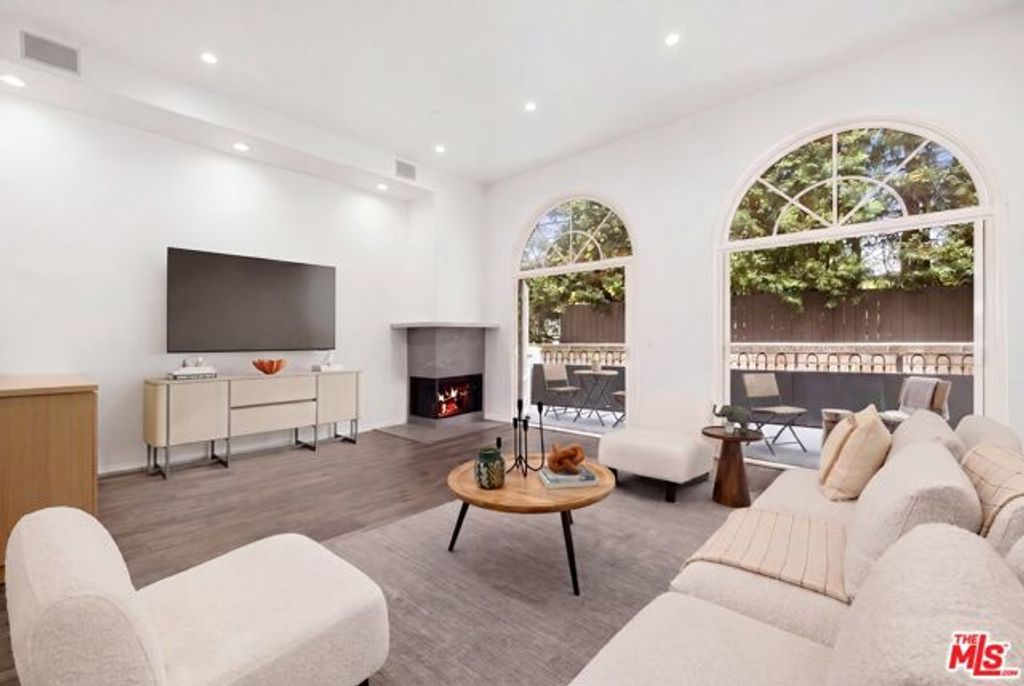 14100 Dickens Street 2, Sherman Oaks, CA 91423
