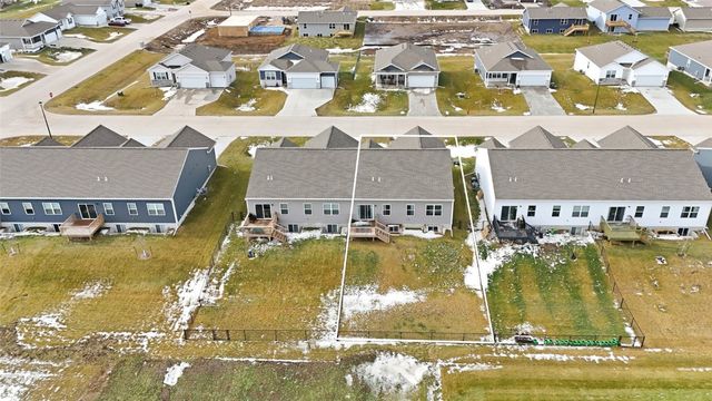 812 Juneberry Drive, Palo, IA 52324