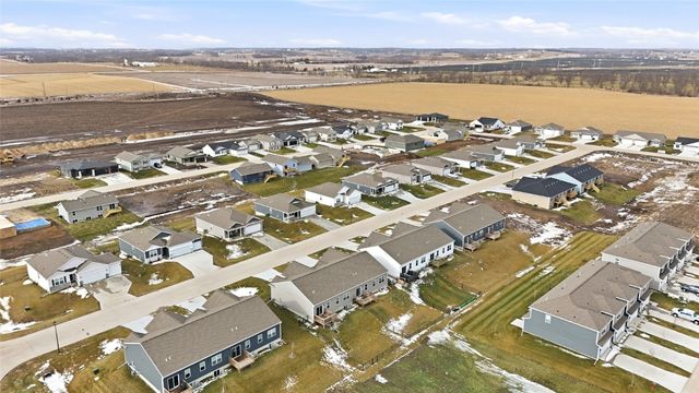 812 Juneberry Drive, Palo, IA 52324