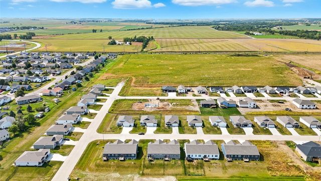 812 Juneberry Drive, Palo, IA 52324