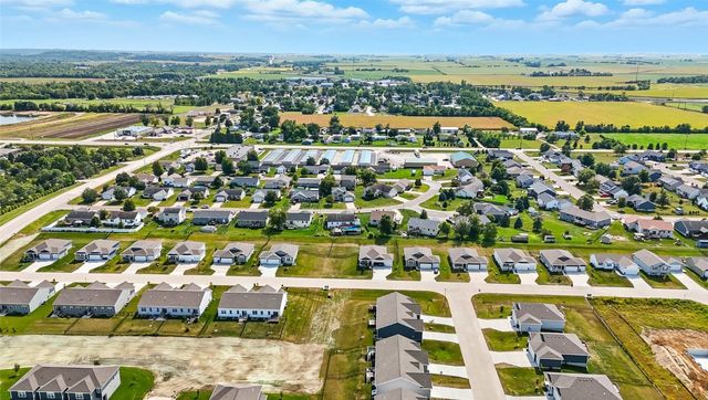 812 Juneberry Drive, Palo, IA 52324