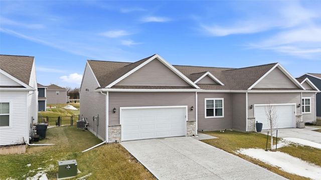 812 Juneberry Drive, Palo, IA 52324