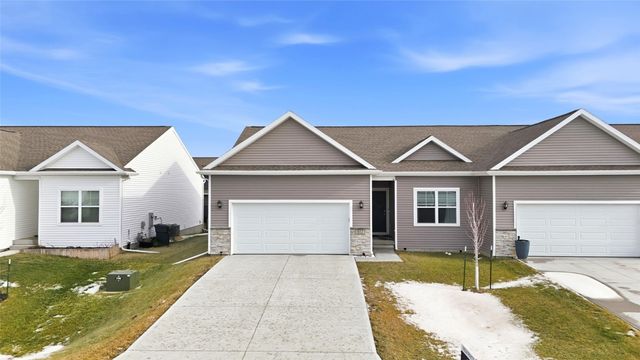 812 Juneberry Drive, Palo, IA 52324