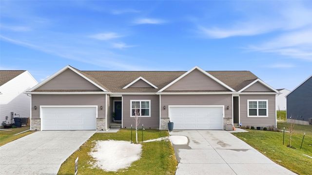 812 Juneberry Drive, Palo, IA 52324