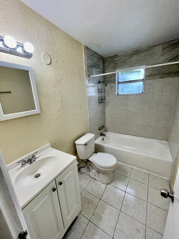 22 NW 8TH Avenue 1-4, Dania Beach, FL 33004