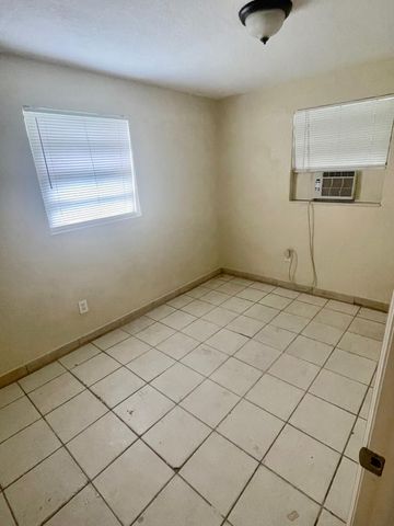 22 NW 8TH Avenue 1-4, Dania Beach, FL 33004