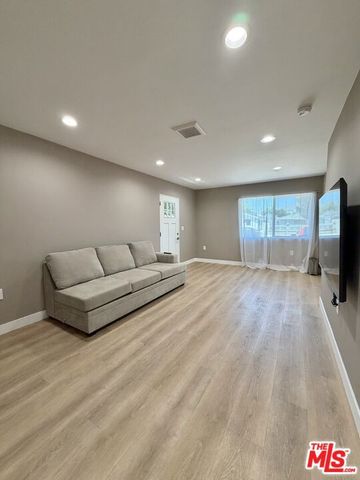 15846 Kalisher Street, Granada Hills (los Angeles), CA 91344