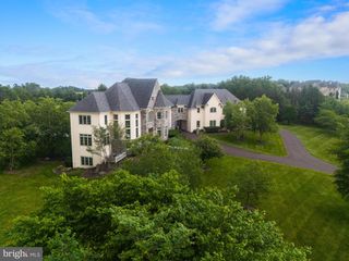 3 STONEBRIDGE CROSSING RD, Newtown, PA 18940