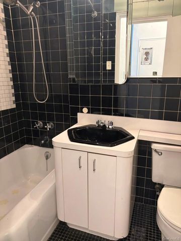 99-60 63rd Road 1H, Rego Park, NY 11374