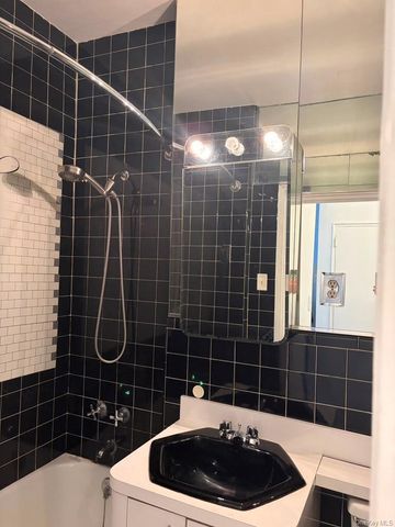 99-60 63rd Road 1H, Rego Park, NY 11374