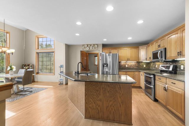 13600 W Eagle TRACE, New Berlin, WI 53151